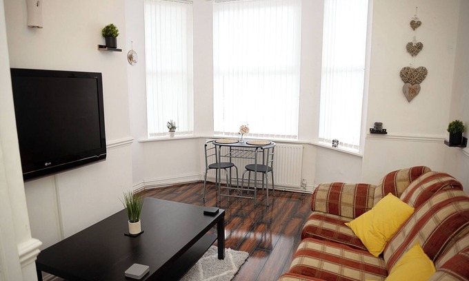 Liverpool Apartment | Cosy Orrell Park Retreat Near Anfield and Aintree