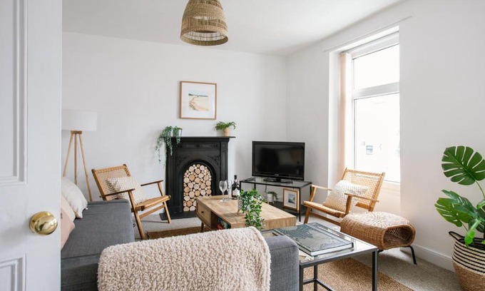 Portrush House | Cosy period cottage 2min walk to the beach