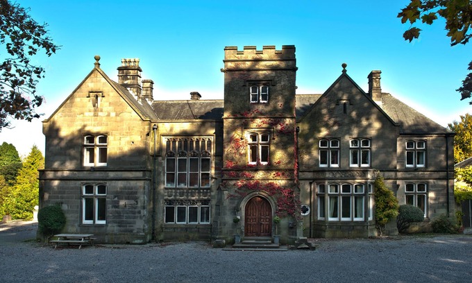 Blackwell in the Peak Apartment | Cosy self catering apartment in large Victorian Residence