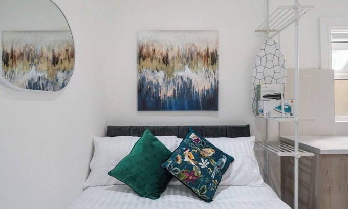 Tooting Apartment | Cosy & Simple Stay – The Perfect London Base, with Easy Tube to Top Attractions.