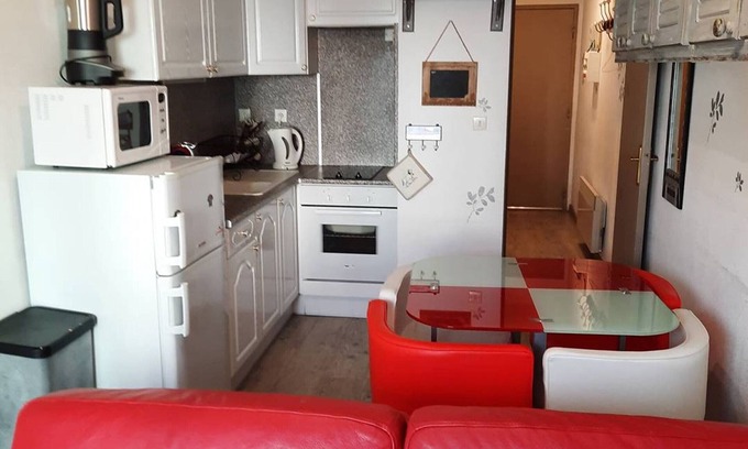 Pyrenees 2000 Apartment | Cosy Studio Cabin in Central Bolquère, Terrace, Sleeps 4, Ski Locker, No Pets