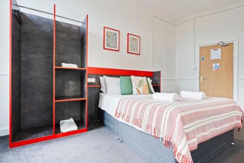 Dudley Apartment | Cosy Studio Flat Near Town Centre & Parking