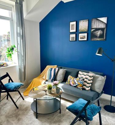 Dumbarton Apartment | Cosy stylish Dumbarton flat