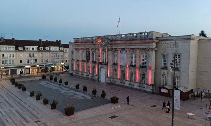 Beauvais Apartment | Cosy T2 apartment Hyper Centre Place Jeanne Hachette NEAR AIRPORT AND SNCF STATION