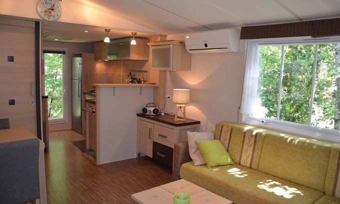 Saint-Privat-de-Champclos Cottage | Cottage comfort in a residential area ***** P06