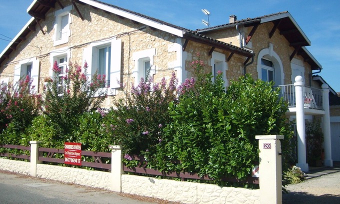 Saint-Laurent-des-Vignes House | cottage with pool in the heart of the vineyard