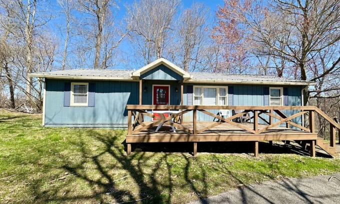Nancy Cabin | Cottage 17- Lee’s Ford Marina