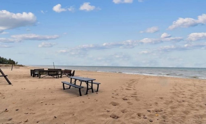 Northeastern Michigan Cabin | Cottage #9: 3BR/2BA Relaxing Lakeside Retreat!nn