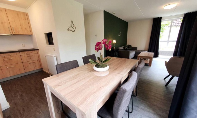 Ewijk House | Cottage at recreation park "De Groene Heuvels"