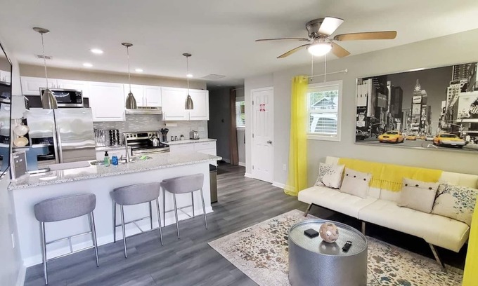 Atlanta House | Cottage by the Line