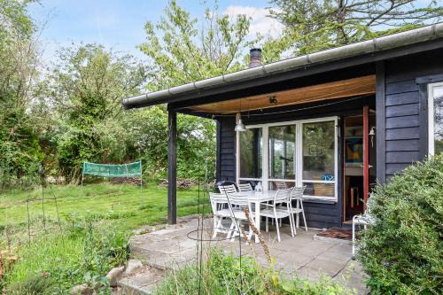 Faarevejle House | Cottage By Veddinge In Charming 70S Style