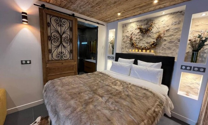 Jouars-Pontchartrain Apartment | Cottage Chalet