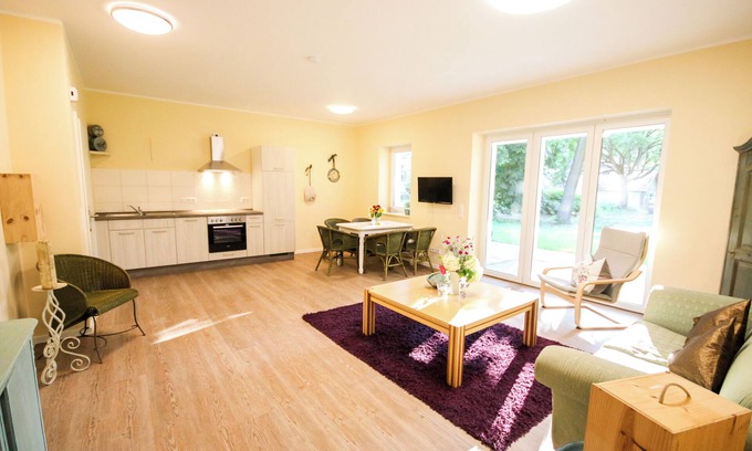 Oberhavel Condo | Cottage. Ferienwohnung. Rietet Seenähe, Erholung, Ruhe und Tierfreundlichkeit