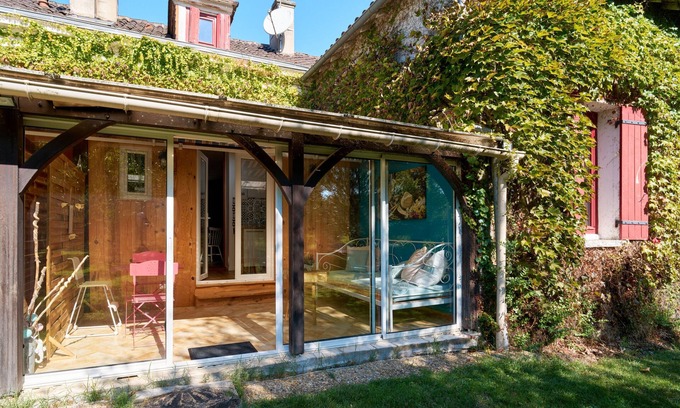 Eyliac Cottage | Cottage 'À L'envol' with Private Terrace and Shared Garden
