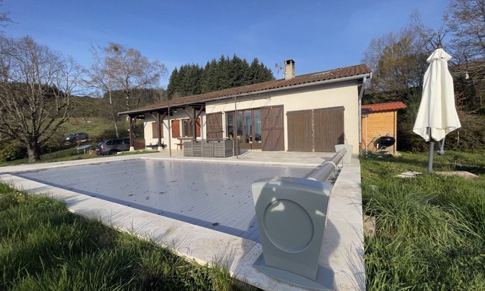 Saint-Nizier-d'Azergues House | Cottage Chaleureux Avec Piscine Chauffée au Coeur du Beaujolais Vert