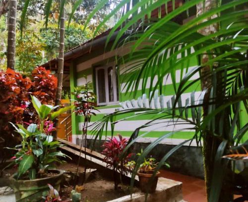 Valparai Hotel | COTTAGE GARDEN DEEPIKAS