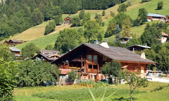 La Clusaz Cottage | Cottage 'Haut' with Mountain View, Balcony and Wi-Fi