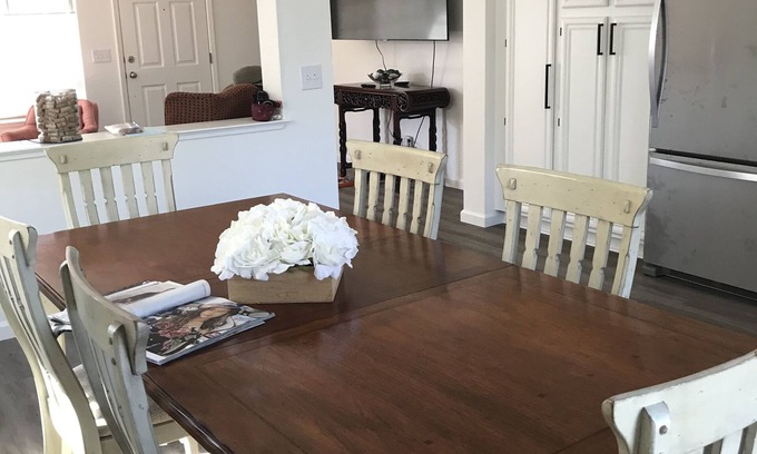 Windsor House | Cottage home near the Russian River; county parks; numerous wineries