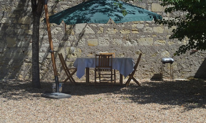 La Chapelle-sur-Loire Apartment | Cottage in the heart of the Bourgueil vineyard.