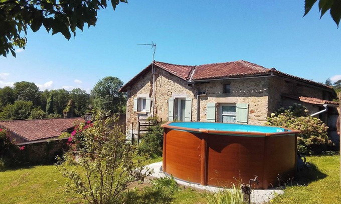 Les Salles Lavauguyon Cottage | Cottage in Lavauguyon, on Route Coeur de Lion, Close to Chateau With Pool