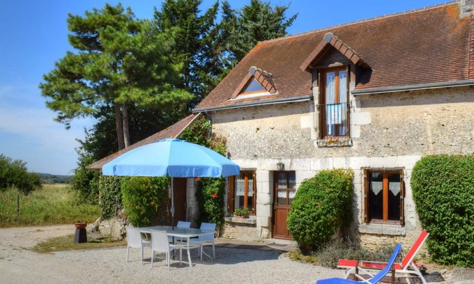 Chemille-sur-Indrois Cottage | Cottage in Touraine with fireplace, pets allowed, garden and parking