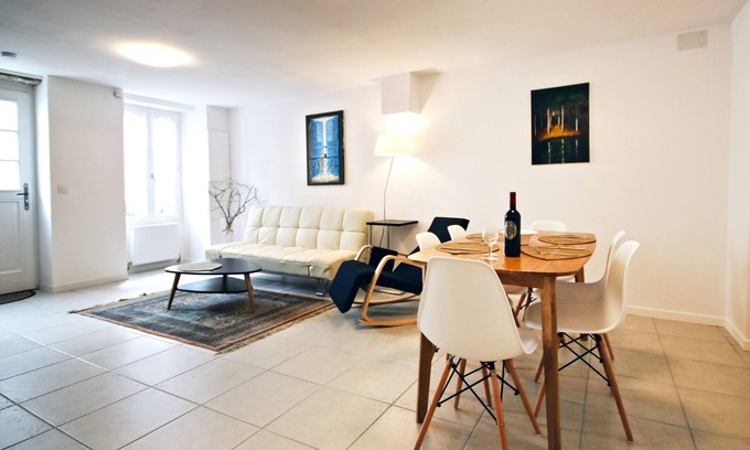 Sainte-Foy-la-Grande House | Cottage in historic part of riverside bastide town Sainte Foy la Grande