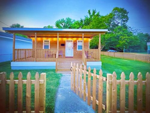 Issue House | Cottage in Heart of Colonial Beach, 7 Mins Walk to the Beach