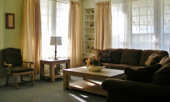 Mount Ida House | Cottage in Mount Ida, Arkansas. Three blocks from town square.