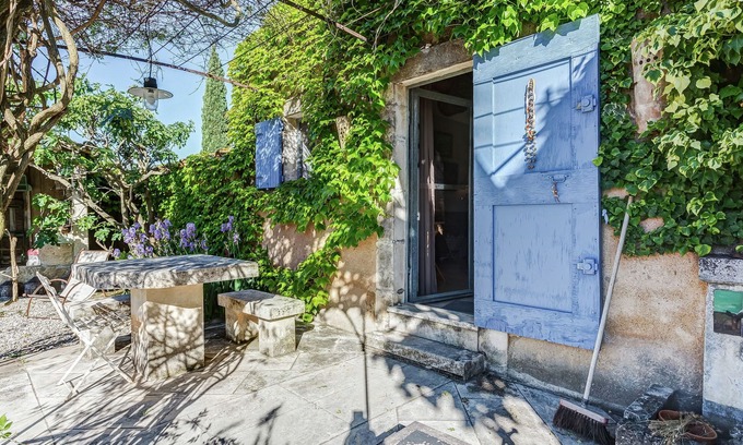 Oppede Cottage | Cottage in Oppède amidst Vineyards