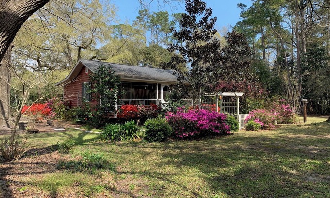 Lincolnville House | Cottage in the Oaks is a restored Historical Cottage from the late 1800’s