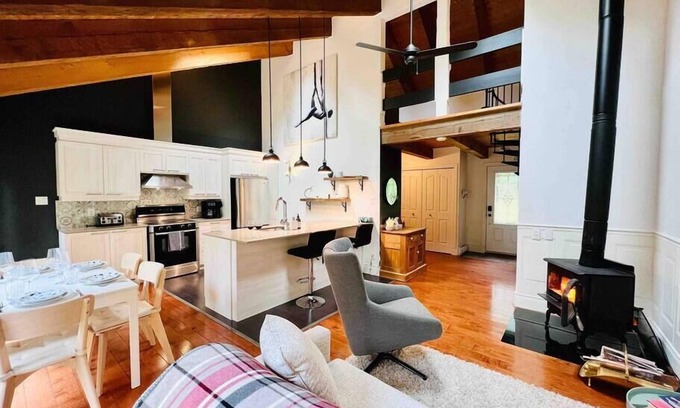 Orford Ski Chalet | Cottage in the village of Orford