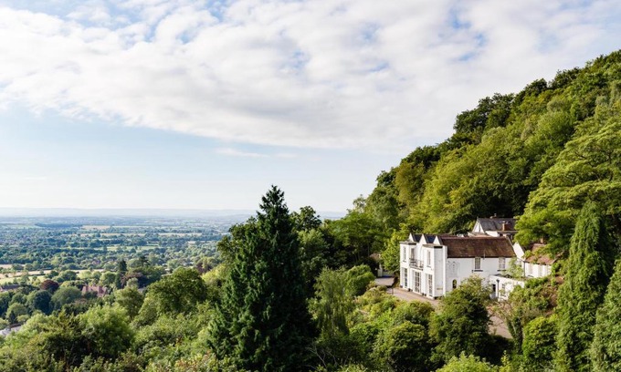 Little Malvern Hotel | Cottage In The Wood