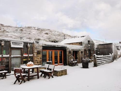 Meltham House | Cottage incredible views off grid private dog friendly garden cosy