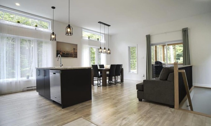 Chertsey Ski Chalet | Cottage le Cerf (modern, spa, BBQ, accès lac Lili)