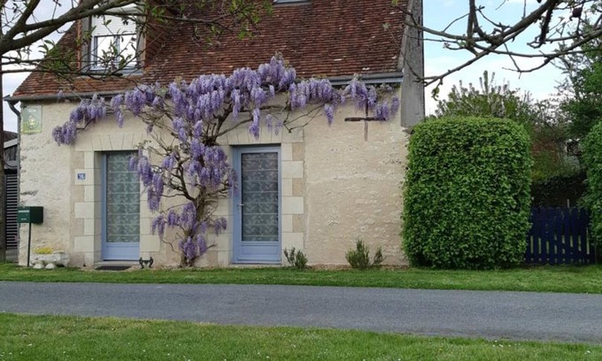 Luzille Cottage | Cottage near Loire castles, pets allowed