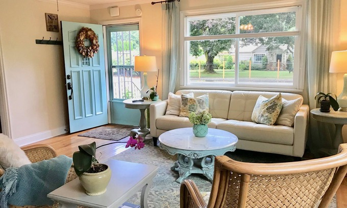 Vancouver House | Cottage near Vancouver Lake! Cozy, Clean, & Comfortable w/new Pickleball Court!