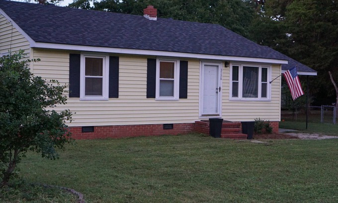 Fayetteville House | Cottage on Carlos