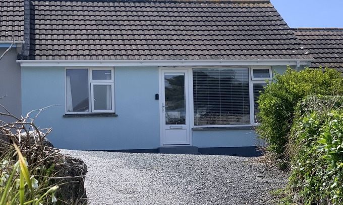Mullion House | Cottage on coastpath, dogs welcome, includes Hotel indoor pool gym and tennis