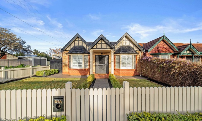 Allenby Gardens House | Cottage on Coombe