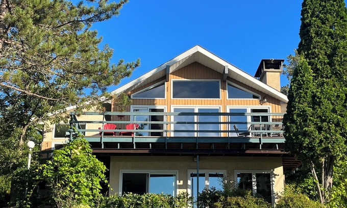 Kenora Cottage | Cottage on exclusive Rheault Bay on Lake of the Woods, minutes from Kenora