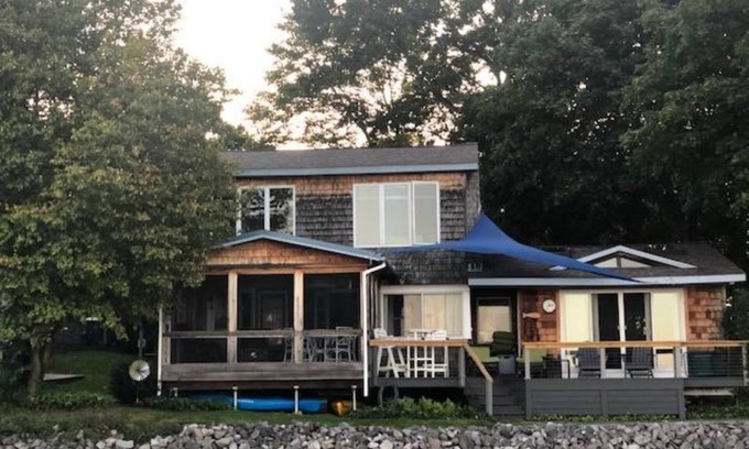 Saratoga Springs Cottage | Cottage on Saratoga Lake within 10 minutes to Race Track and Broadway Avenue