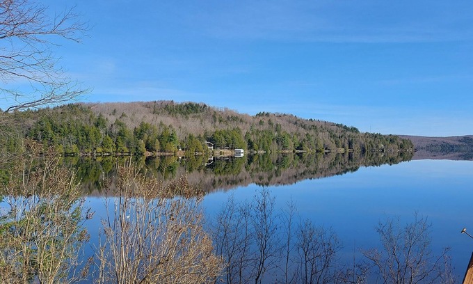 Eastman Ski Chalet | Cottage on Stukely Lake, Orford, Eastman, Qc, Canada