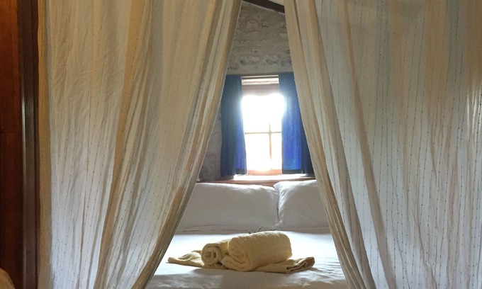 Gibourne Other | Cottage (sleep 6+cot) on Child-friendly Complex with shared pool and play areas