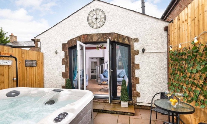 Hayton Cottage | Cottage - Sleeps 3, hot tub & pet friendly