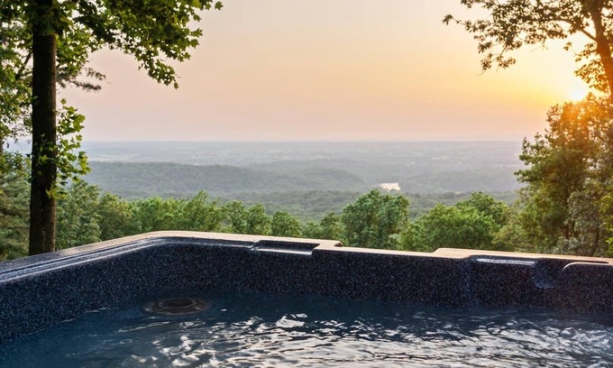 Kabletown Cottage | Cottage w/Hot Tub and 100-Mile Valley Views!