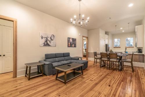 Faubourg Lafayette Apartment | Cottage with 3 Bedrooms near St. Charles with a Pool