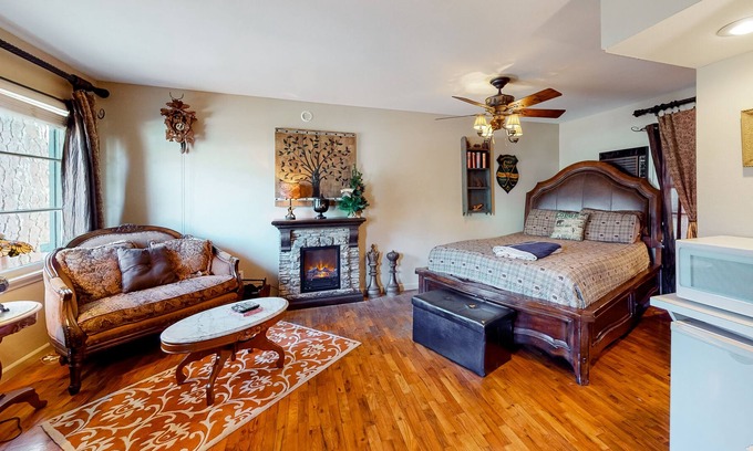 Eureka Springs Historic District Cottage | Cottage with a pool, washer/dryer, cable, partial AC & grill