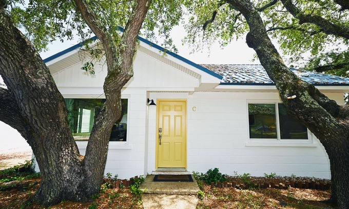 Navarre Cottage | Cottage with Beach Access