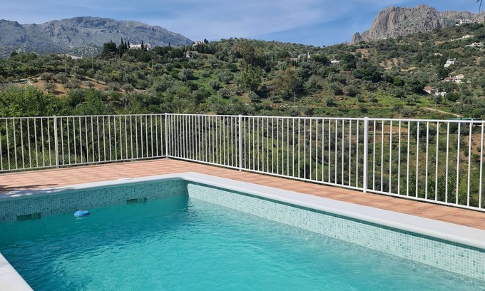 Riogordo Cottage | Cottage with big pool in countryside of Malaga