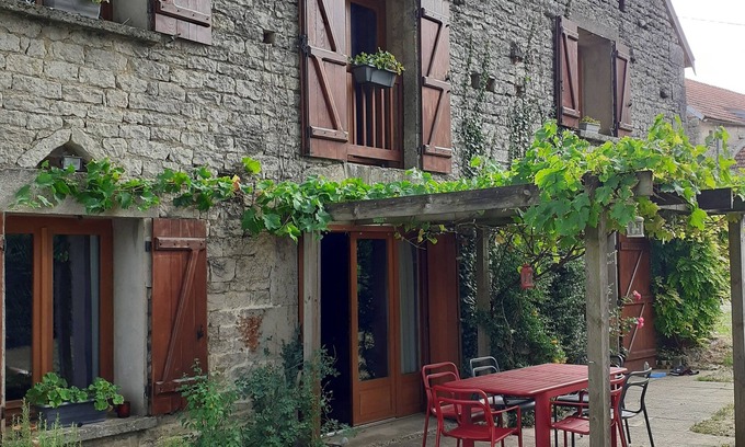 Bissey-la-Pierre House | cottage with swimming pool and nordic spa in burgundy